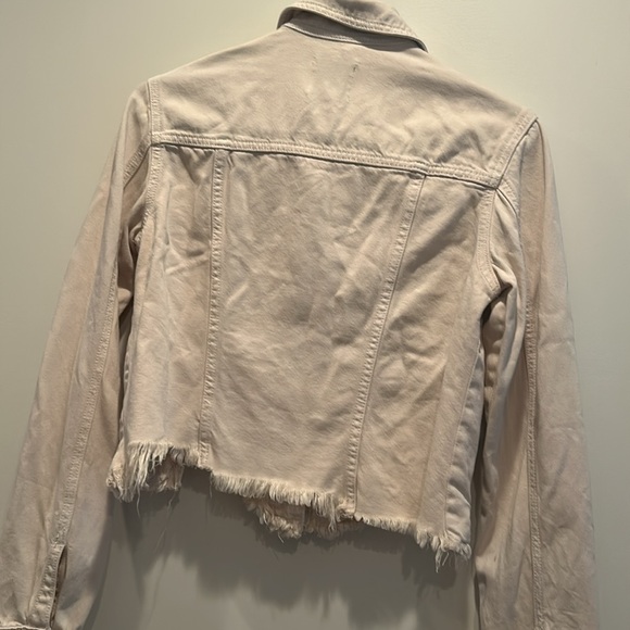Hidden Los Angeles . Cream colored denim jacket. Cool frayed bottom.Buttons orig - Picture 7 of 9